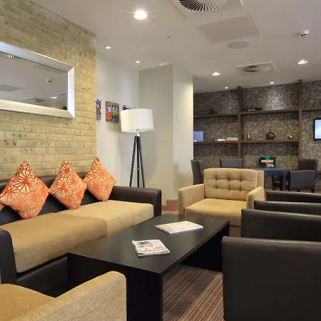 Hyatt House London Stratford - Aparthotel-3